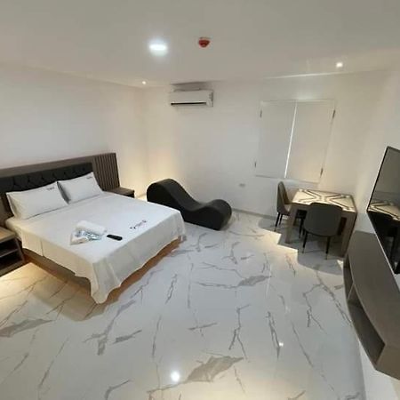 Reddoorz @ Maganda Drive In Hotel Pampanga Angeles Εξωτερικό φωτογραφία